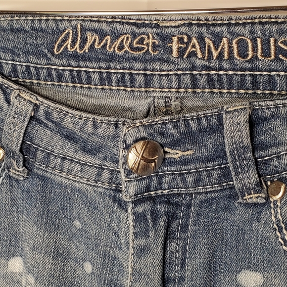 Distressed jeans - Picture 4 of 5